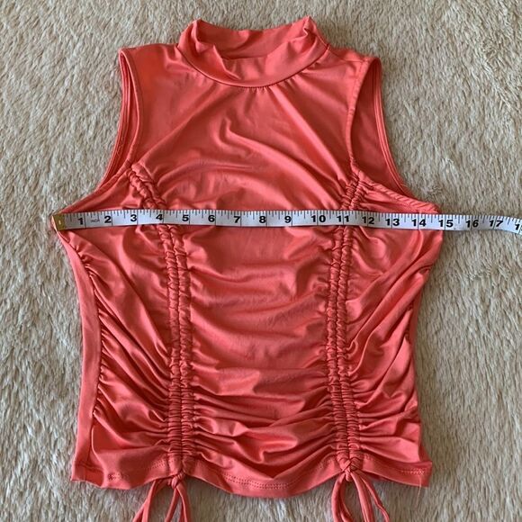 Hearts and Hips scrunchy top - Picture 7 of 16